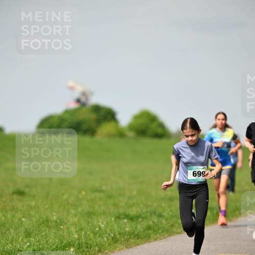 10.05.2026 - 8. Wedeler Halbmarathon Dr. Thomas Lammeyer http://msf.ph/oto/9693376 10.05.2026 11:17:44 Laufen 699 meine-sportfotos.de