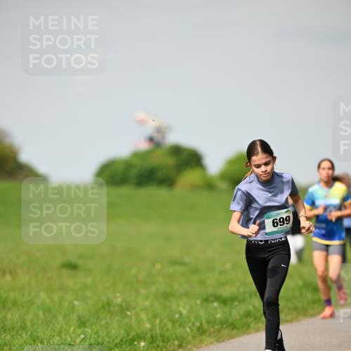 10.05.2026 - 8. Wedeler Halbmarathon Dr. Thomas Lammeyer http://msf.ph/oto/9693385 10.05.2026 11:17:45 Laufen 669 meine-sportfotos.de