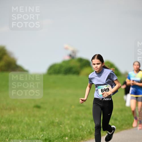 10.05.2026 - 8. Wedeler Halbmarathon Dr. Thomas Lammeyer http://msf.ph/oto/9693391 10.05.2026 11:17:45 Laufen 699 meine-sportfotos.de