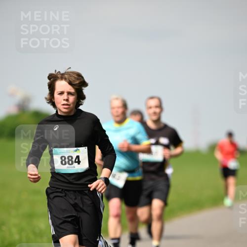 10.05.2026 - 8. Wedeler Halbmarathon Dr. Thomas Lammeyer http://msf.ph/oto/9693455 10.05.2026 11:17:51 Laufen 884 meine-sportfotos.de