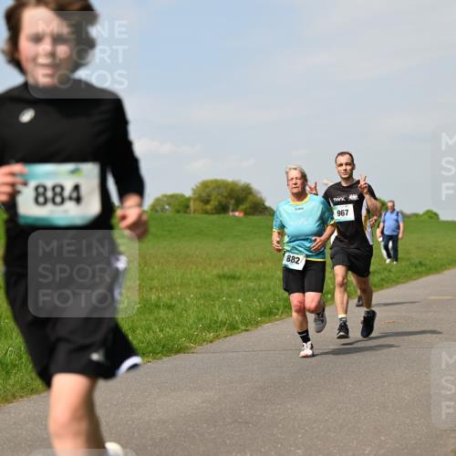 10.05.2026 - 8. Wedeler Halbmarathon Dr. Thomas Lammeyer http://msf.ph/oto/9693467 10.05.2026 11:17:54 Laufen 884, 882, 967 meine-sportfotos.de