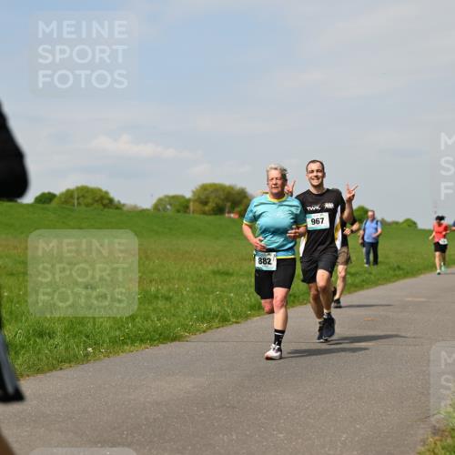 10.05.2026 - 8. Wedeler Halbmarathon Dr. Thomas Lammeyer http://msf.ph/oto/9693471 10.05.2026 11:17:54 Laufen 882, 967 meine-sportfotos.de