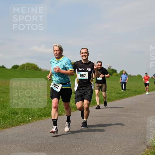 10.05.2026 - 8. Wedeler Halbmarathon Dr. Thomas Lammeyer http://msf.ph/oto/9693484 10.05.2026 11:17:55 Laufen 882, 967 meine-sportfotos.de