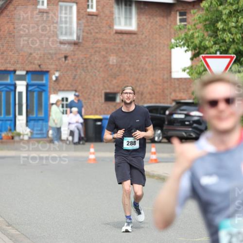 10.05.2026 - 8. Wedeler Halbmarathon Andreas Tolksdorf http://msf.ph/oto/9693490 10.05.2026 10:19:30 Laufen 288, 2031 meine-sportfotos.de