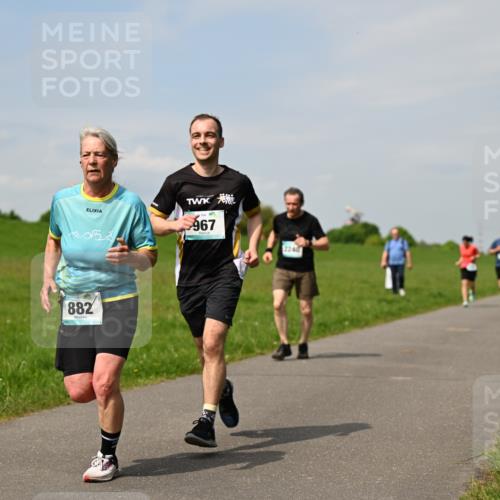 10.05.2026 - 8. Wedeler Halbmarathon Dr. Thomas Lammeyer http://msf.ph/oto/9693491 10.05.2026 11:17:55 Laufen 967, 2240, 882 meine-sportfotos.de