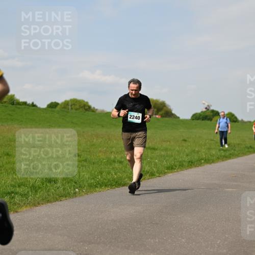 10.05.2026 - 8. Wedeler Halbmarathon Dr. Thomas Lammeyer http://msf.ph/oto/9693505 10.05.2026 11:17:57 Laufen 2240 meine-sportfotos.de