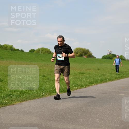 10.05.2026 - 8. Wedeler Halbmarathon Dr. Thomas Lammeyer http://msf.ph/oto/9693513 10.05.2026 11:17:57 Laufen 2240 meine-sportfotos.de