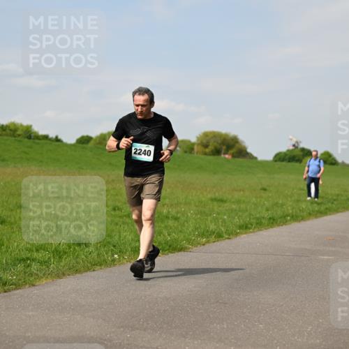 10.05.2026 - 8. Wedeler Halbmarathon Dr. Thomas Lammeyer http://msf.ph/oto/9693517 10.05.2026 11:17:57 Laufen 2240 meine-sportfotos.de