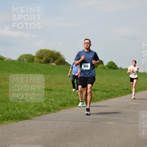 10.05.2026 - 8. Wedeler Halbmarathon Dr. Thomas Lammeyer http://msf.ph/oto/9693534 10.05.2026 11:18:02 Laufen 855 meine-sportfotos.de