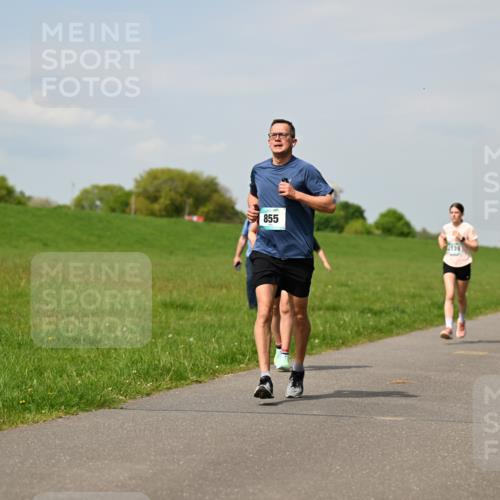 10.05.2026 - 8. Wedeler Halbmarathon Dr. Thomas Lammeyer http://msf.ph/oto/9693541 10.05.2026 11:18:02 Laufen 855 meine-sportfotos.de