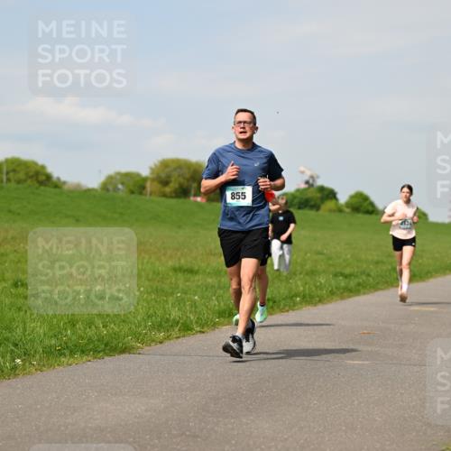 10.05.2026 - 8. Wedeler Halbmarathon Dr. Thomas Lammeyer http://msf.ph/oto/9693548 10.05.2026 11:18:03 Laufen 855 meine-sportfotos.de