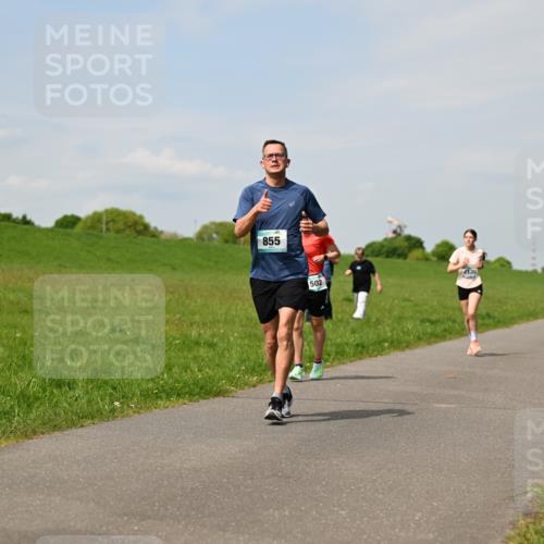 10.05.2026 - 8. Wedeler Halbmarathon Dr. Thomas Lammeyer http://msf.ph/oto/9693560 10.05.2026 11:18:03 Laufen 855, 502, 2139 meine-sportfotos.de