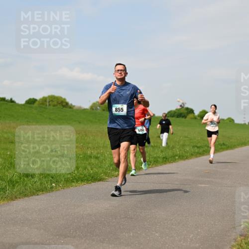 10.05.2026 - 8. Wedeler Halbmarathon Dr. Thomas Lammeyer http://msf.ph/oto/9693563 10.05.2026 11:18:03 Laufen 855, 502 meine-sportfotos.de