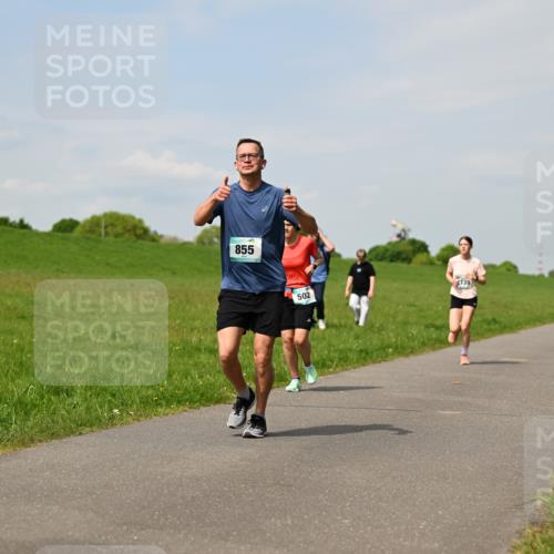 10.05.2026 - 8. Wedeler Halbmarathon Dr. Thomas Lammeyer http://msf.ph/oto/9693565 10.05.2026 11:18:04 Laufen 855, 502, 139 meine-sportfotos.de