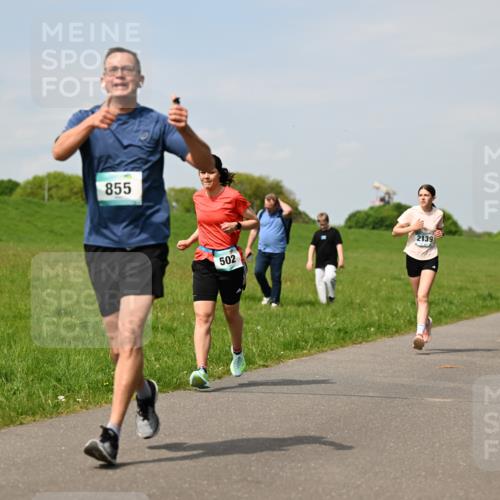 10.05.2026 - 8. Wedeler Halbmarathon Dr. Thomas Lammeyer http://msf.ph/oto/9693568 10.05.2026 11:18:04 Laufen 855, 502, 2139 meine-sportfotos.de