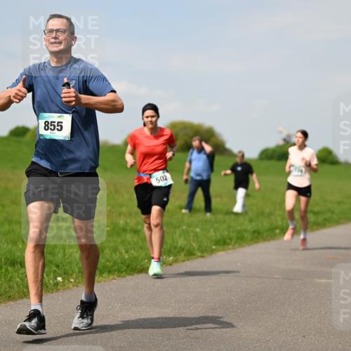 10.05.2026 - 8. Wedeler Halbmarathon Dr. Thomas Lammeyer http://msf.ph/oto/9693572 10.05.2026 11:18:04 Laufen 855, 502 meine-sportfotos.de