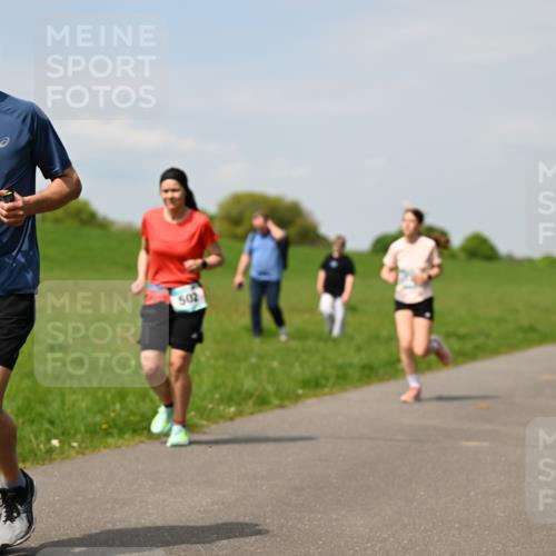 10.05.2026 - 8. Wedeler Halbmarathon Dr. Thomas Lammeyer http://msf.ph/oto/9693575 10.05.2026 11:18:05 Laufen 502 meine-sportfotos.de