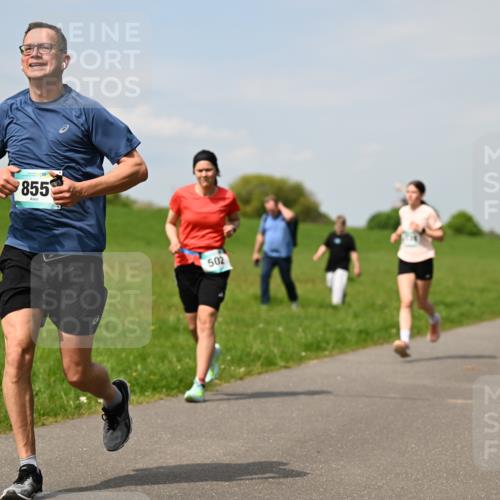 10.05.2026 - 8. Wedeler Halbmarathon Dr. Thomas Lammeyer http://msf.ph/oto/9693577 10.05.2026 11:18:05 Laufen 855, 502 meine-sportfotos.de