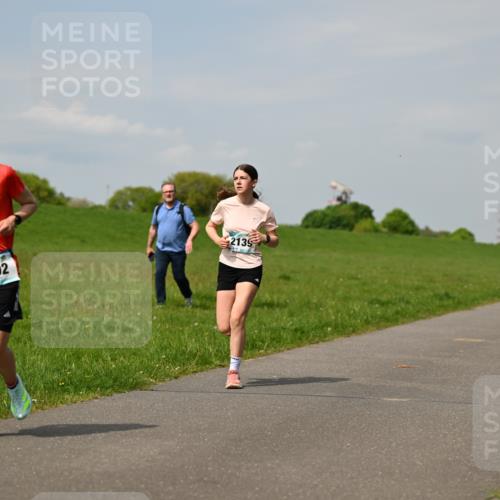 10.05.2026 - 8. Wedeler Halbmarathon Dr. Thomas Lammeyer http://msf.ph/oto/9693586 10.05.2026 11:18:06 Laufen 2139, 502 meine-sportfotos.de