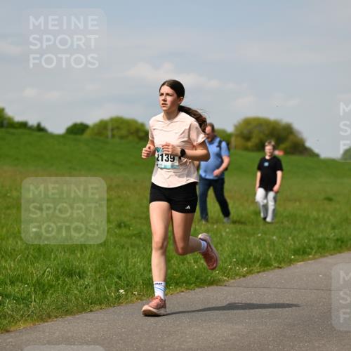 10.05.2026 - 8. Wedeler Halbmarathon Dr. Thomas Lammeyer http://msf.ph/oto/9693604 10.05.2026 11:18:07 Laufen 502, 2139 meine-sportfotos.de