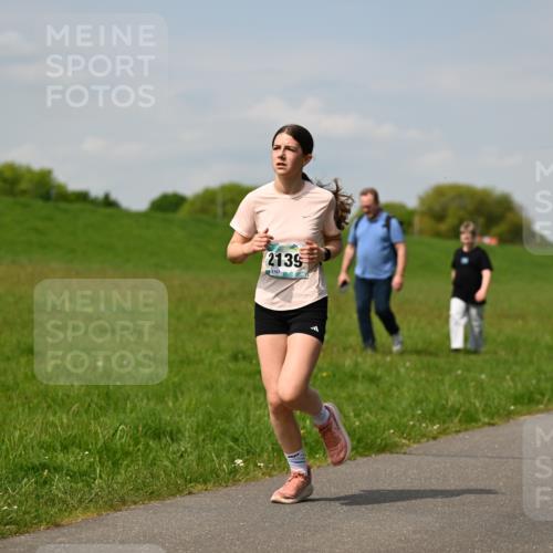 10.05.2026 - 8. Wedeler Halbmarathon Dr. Thomas Lammeyer http://msf.ph/oto/9693606 10.05.2026 11:18:07 Laufen 2139, 8167 meine-sportfotos.de