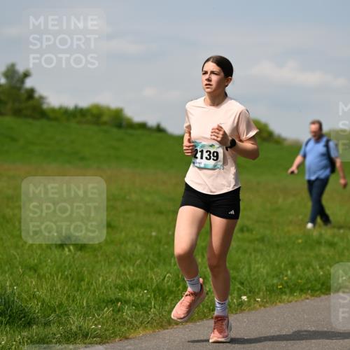 10.05.2026 - 8. Wedeler Halbmarathon Dr. Thomas Lammeyer http://msf.ph/oto/9693612 10.05.2026 11:18:07 Laufen 2139, 8167 meine-sportfotos.de