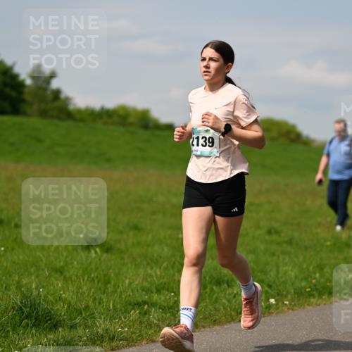 10.05.2026 - 8. Wedeler Halbmarathon Dr. Thomas Lammeyer http://msf.ph/oto/9693614 10.05.2026 11:18:07 Laufen 139, 167 meine-sportfotos.de