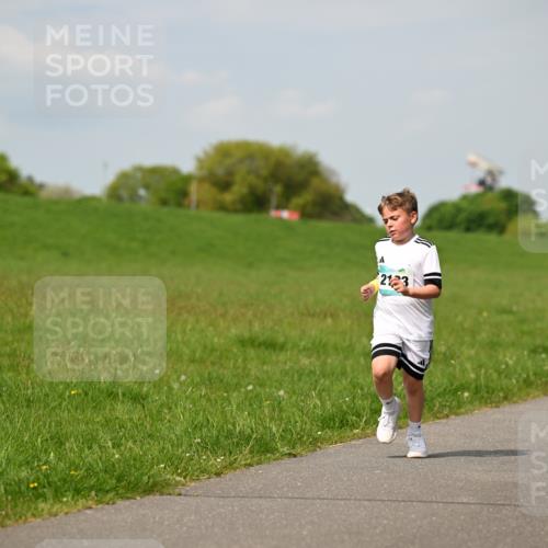 10.05.2026 - 8. Wedeler Halbmarathon Dr. Thomas Lammeyer http://msf.ph/oto/9693644 10.05.2026 11:18:15 Laufen 2123 meine-sportfotos.de