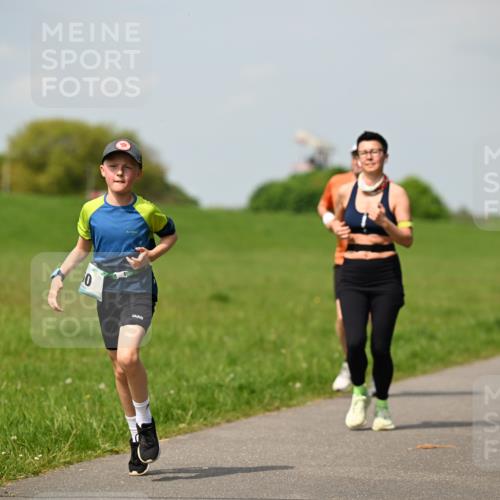 10.05.2026 - 8. Wedeler Halbmarathon Dr. Thomas Lammeyer http://msf.ph/oto/9693692 10.05.2026 11:18:19 Laufen  meine-sportfotos.de