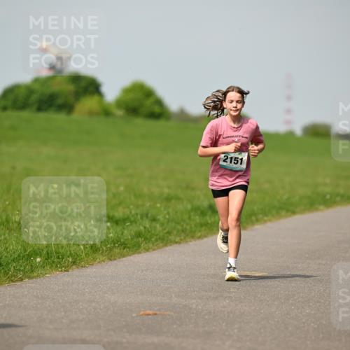 10.05.2026 - 8. Wedeler Halbmarathon Dr. Thomas Lammeyer http://msf.ph/oto/9693726 10.05.2026 11:18:22 Laufen 2151 meine-sportfotos.de