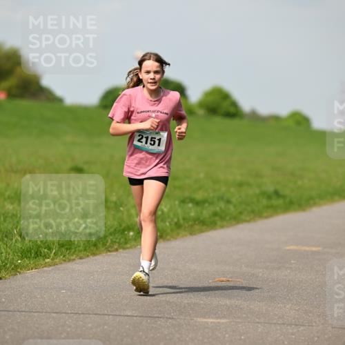 10.05.2026 - 8. Wedeler Halbmarathon Dr. Thomas Lammeyer http://msf.ph/oto/9693762 10.05.2026 11:18:24 Laufen 2151 meine-sportfotos.de