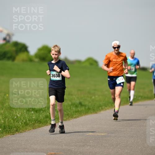 10.05.2026 - 8. Wedeler Halbmarathon Dr. Thomas Lammeyer http://msf.ph/oto/9693789 10.05.2026 11:18:34 Laufen 2038, 572, 3341 meine-sportfotos.de