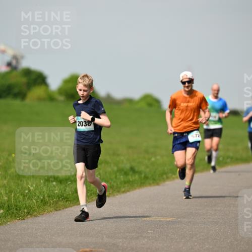 10.05.2026 - 8. Wedeler Halbmarathon Dr. Thomas Lammeyer http://msf.ph/oto/9693791 10.05.2026 11:18:34 Laufen 2038, 572 meine-sportfotos.de
