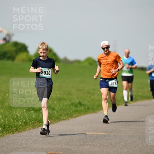 10.05.2026 - 8. Wedeler Halbmarathon Dr. Thomas Lammeyer http://msf.ph/oto/9693796 10.05.2026 11:18:34 Laufen 2038, 572 meine-sportfotos.de