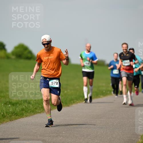 10.05.2026 - 8. Wedeler Halbmarathon Dr. Thomas Lammeyer http://msf.ph/oto/9693814 10.05.2026 11:18:36 Laufen 203, 572, 3343 meine-sportfotos.de