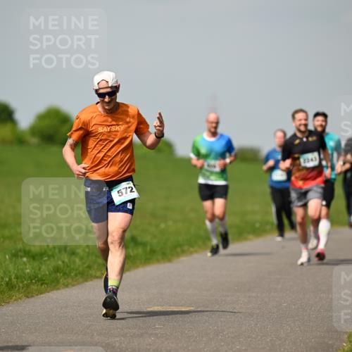 10.05.2026 - 8. Wedeler Halbmarathon Dr. Thomas Lammeyer http://msf.ph/oto/9693818 10.05.2026 11:18:36 Laufen 572, 2343 meine-sportfotos.de