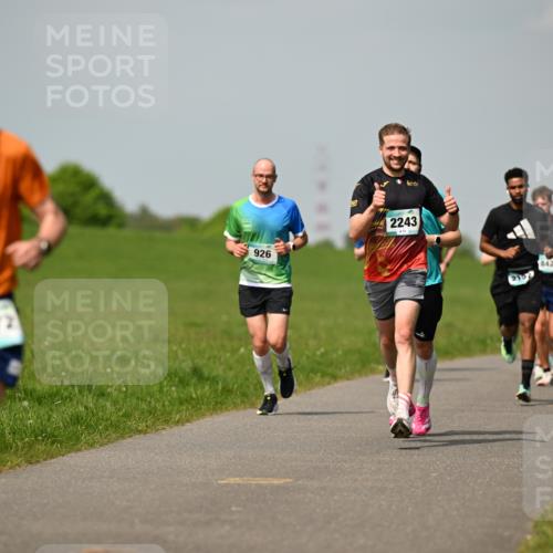 10.05.2026 - 8. Wedeler Halbmarathon Dr. Thomas Lammeyer http://msf.ph/oto/9693841 10.05.2026 11:18:37 Laufen 572, 926, 2243, 931 meine-sportfotos.de
