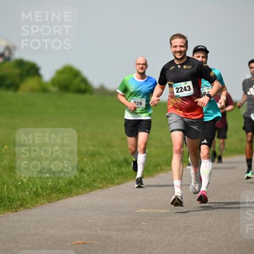 10.05.2026 - 8. Wedeler Halbmarathon Dr. Thomas Lammeyer http://msf.ph/oto/9693859 10.05.2026 11:18:38 Laufen 926, 2243 meine-sportfotos.de