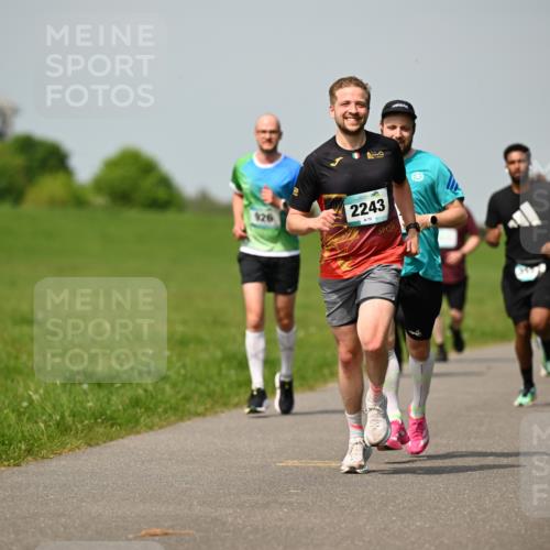 10.05.2026 - 8. Wedeler Halbmarathon Dr. Thomas Lammeyer http://msf.ph/oto/9693864 10.05.2026 11:18:39 Laufen 926, 2243 meine-sportfotos.de