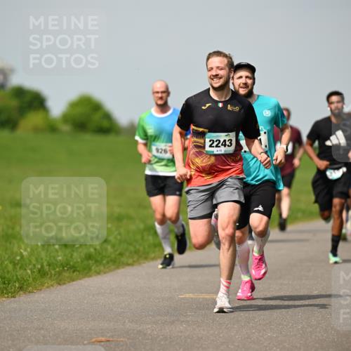 10.05.2026 - 8. Wedeler Halbmarathon Dr. Thomas Lammeyer http://msf.ph/oto/9693865 10.05.2026 11:18:39 Laufen 2243 meine-sportfotos.de