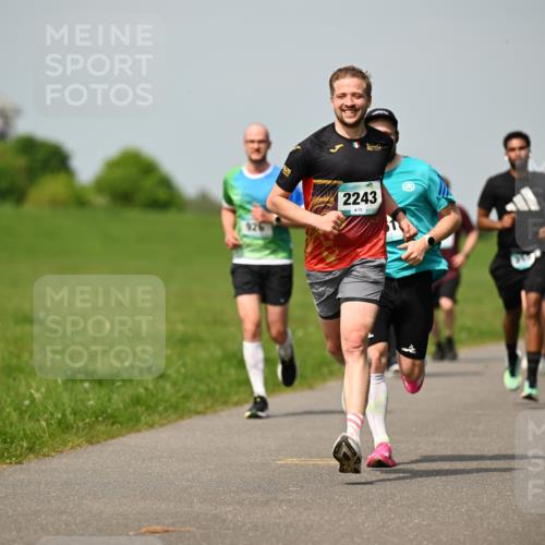 10.05.2026 - 8. Wedeler Halbmarathon Dr. Thomas Lammeyer http://msf.ph/oto/9693867 10.05.2026 11:18:39 Laufen 2243 meine-sportfotos.de