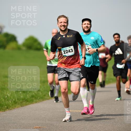 10.05.2026 - 8. Wedeler Halbmarathon Dr. Thomas Lammeyer http://msf.ph/oto/9693874 10.05.2026 11:18:39 Laufen 2243 meine-sportfotos.de