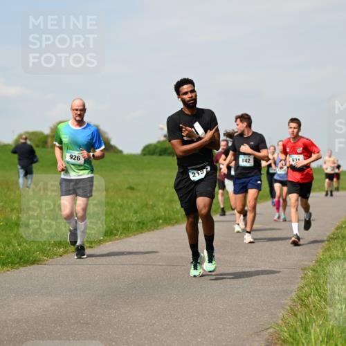 10.05.2026 - 8. Wedeler Halbmarathon Dr. Thomas Lammeyer http://msf.ph/oto/9693936 10.05.2026 11:18:44 Laufen 926, 2157, 842, 931 meine-sportfotos.de