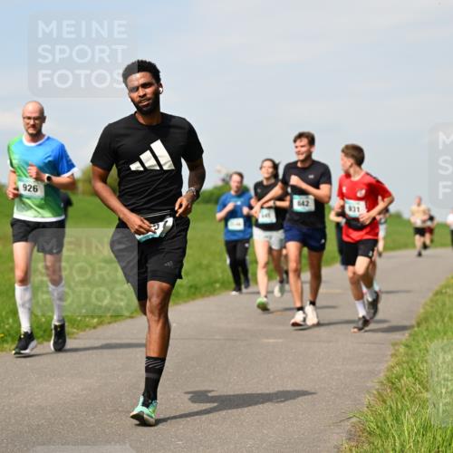 10.05.2026 - 8. Wedeler Halbmarathon Dr. Thomas Lammeyer http://msf.ph/oto/9693949 10.05.2026 11:18:45 Laufen 926, 642 meine-sportfotos.de
