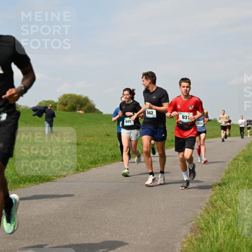 10.05.2026 - 8. Wedeler Halbmarathon Dr. Thomas Lammeyer http://msf.ph/oto/9693957 10.05.2026 11:18:46 Laufen 295, 841, 842, 931, 2232 meine-sportfotos.de