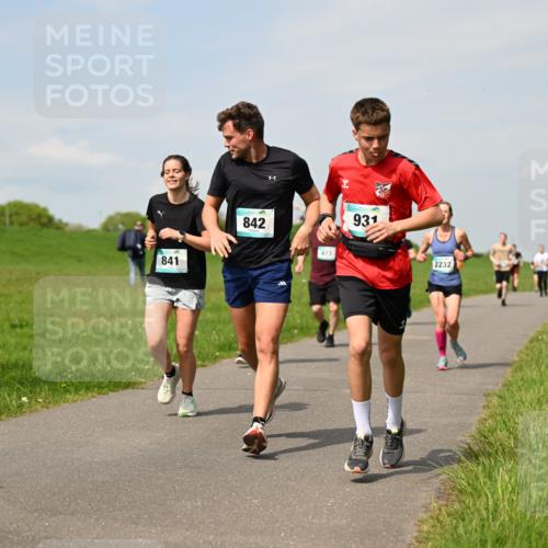 10.05.2026 - 8. Wedeler Halbmarathon Dr. Thomas Lammeyer http://msf.ph/oto/9693972 10.05.2026 11:18:47 Laufen 841, 842, 677, 931, 2232 meine-sportfotos.de