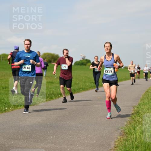 10.05.2026 - 8. Wedeler Halbmarathon Dr. Thomas Lammeyer http://msf.ph/oto/9693997 10.05.2026 11:18:49 Laufen 2148, 677, 2232 meine-sportfotos.de