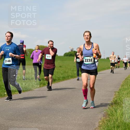 10.05.2026 - 8. Wedeler Halbmarathon Dr. Thomas Lammeyer http://msf.ph/oto/9694002 10.05.2026 11:18:49 Laufen 677, 2148, 2232 meine-sportfotos.de