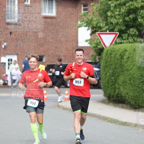 10.05.2026 - 8. Wedeler Halbmarathon Andreas Tolksdorf http://msf.ph/oto/9694004 10.05.2026 10:21:14 Laufen 951, 953 meine-sportfotos.de