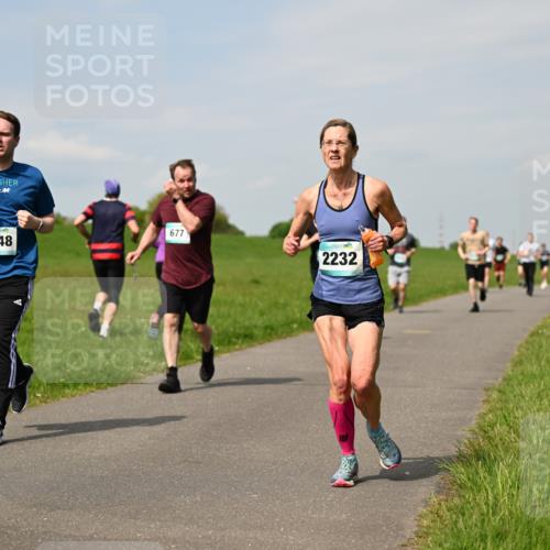 10.05.2026 - 8. Wedeler Halbmarathon Dr. Thomas Lammeyer http://msf.ph/oto/9694007 10.05.2026 11:18:49 Laufen 677, 2148, 2232 meine-sportfotos.de